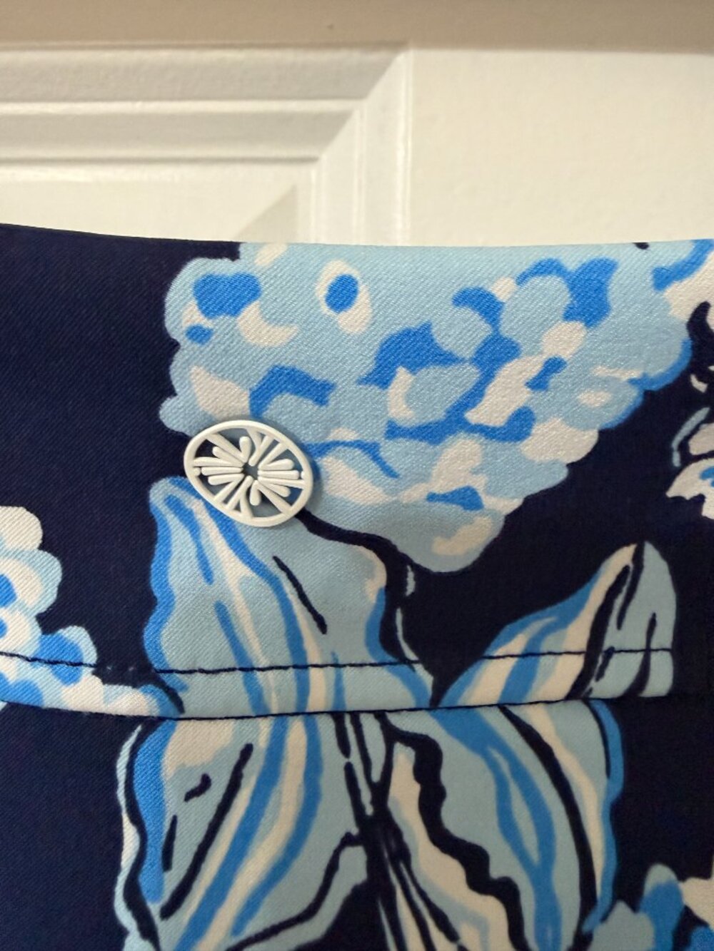 Bright and sporty Lilly Pulitzer Luxletic skort in a beautiful blue, navy and wh - Picture 6 of 6